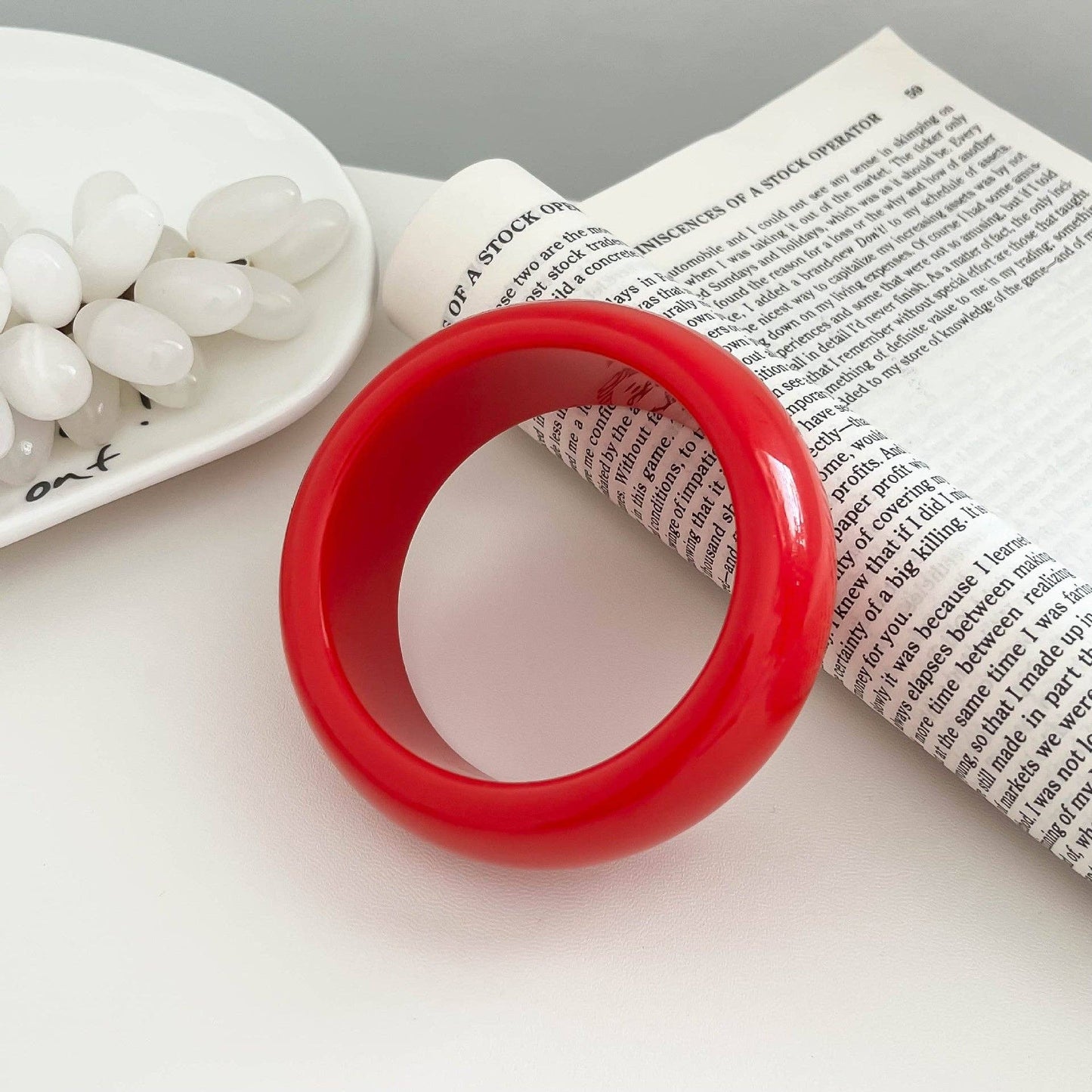 Trendy Geometric Resin Round Wide Bangle Bracelet MK2PPPO6W6JBR124